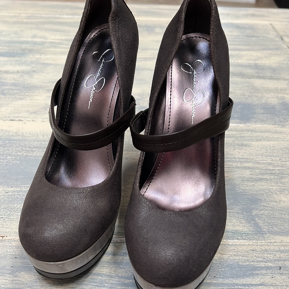 Heels - Picture 2 of 4